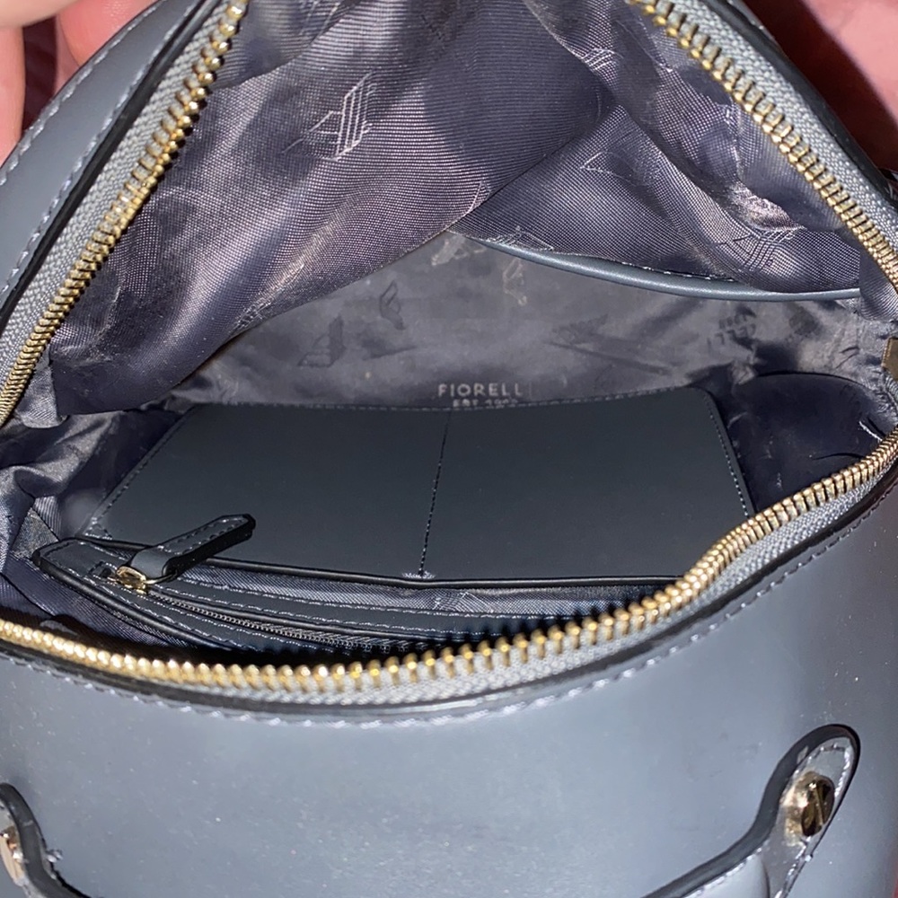 Grey leather backpack - Picture 3 of 3